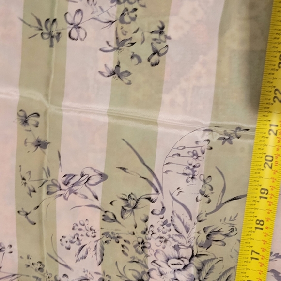 Honey Vintage Silk scarf 28 " sq - Picture 6 of 8